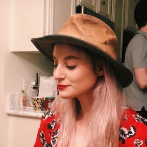 Meet your Posher, Christina